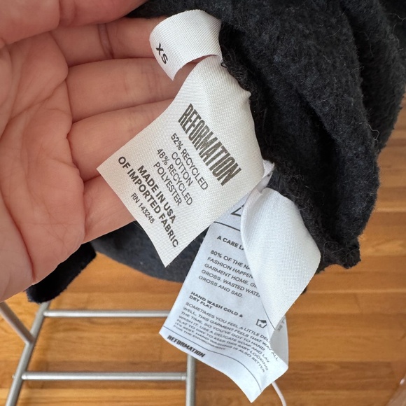 Reformation Crop Pullover Sweatshirt - Black - Picture 3 of 4